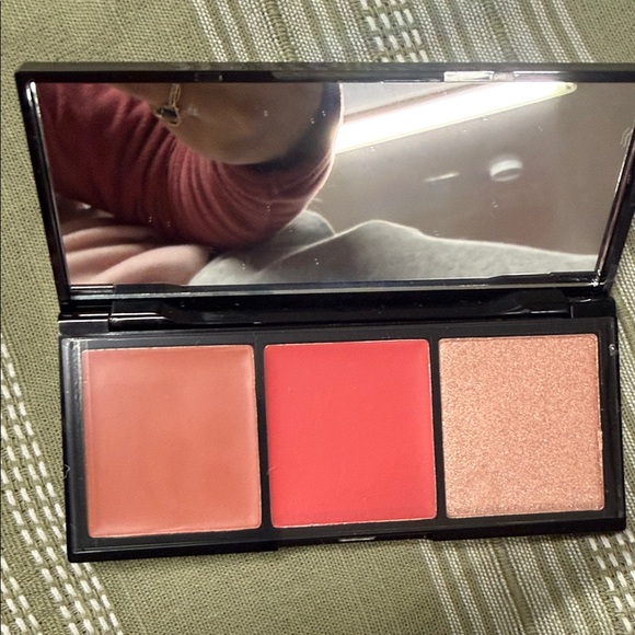 Laura Geller Eye, Lip, Cheek Palette Made to Multitask - Picture 3 of 3